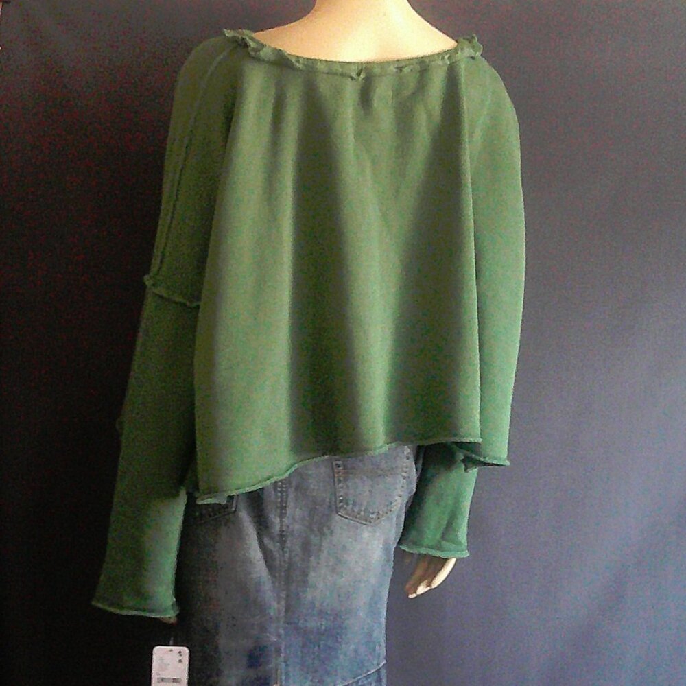 Free-est NWOT Free People Oversized Cropped Frayed Roll Up Edges Sweatshirt M - Picture 8 of 11